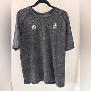lululemon athletica Men's Gray Patterned Tee Canada 🇨🇦